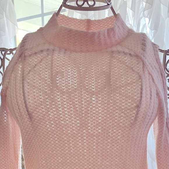 Womens size small light pink Decree brand cold shoulder sweater - Picture 4 of 7